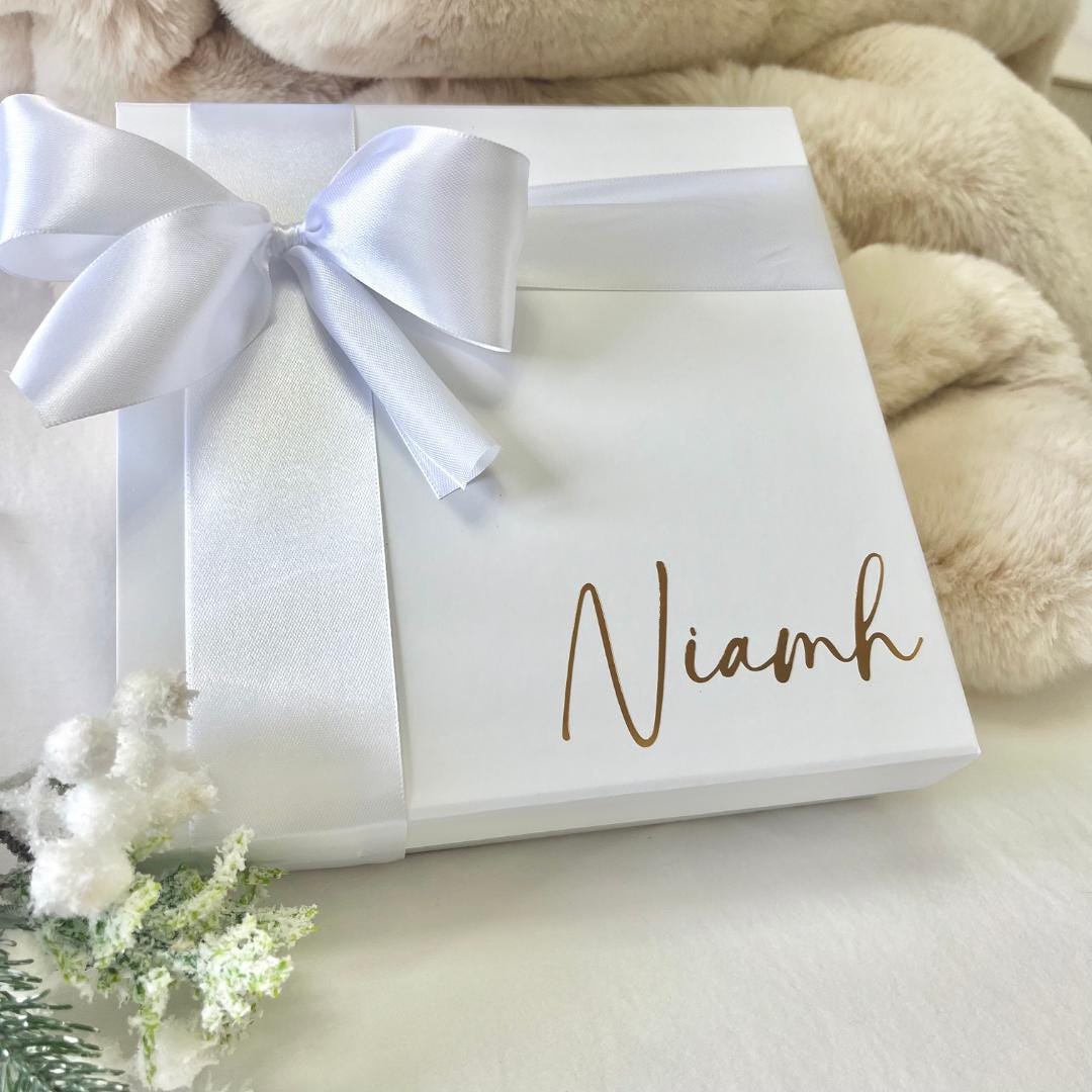 Personalised Bridal Box | Bridesmaid Pre-filled Gift Box | Bridesmaid White Luxury Box Magnetic Maid of Honour Box | Bridesmaid Box