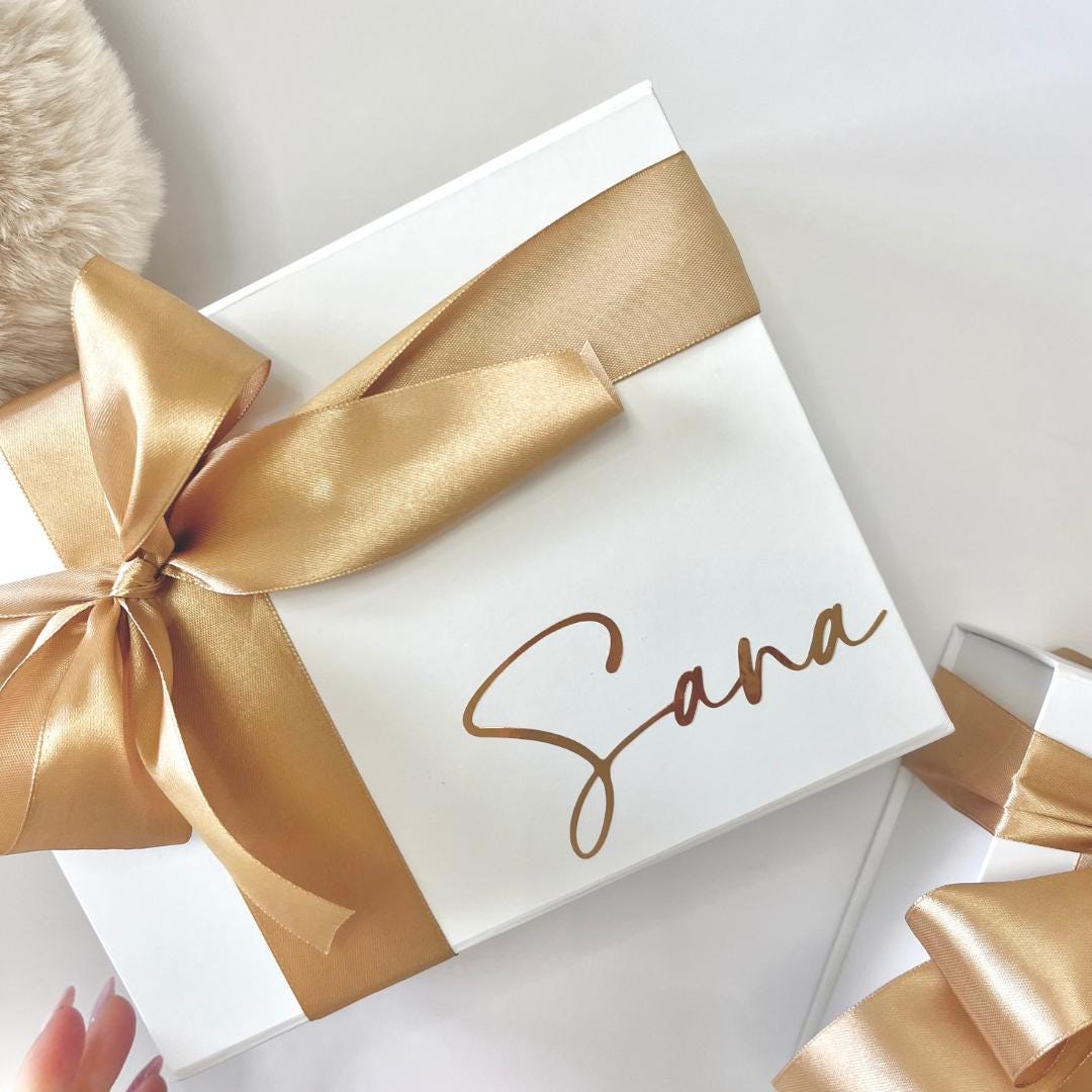 Personalised Bridal Box | Bridesmaid Pre-filled Gift Box | Bridesmaid White Luxury Box Magnetic Maid of Honour Box | Bridesmaid Box