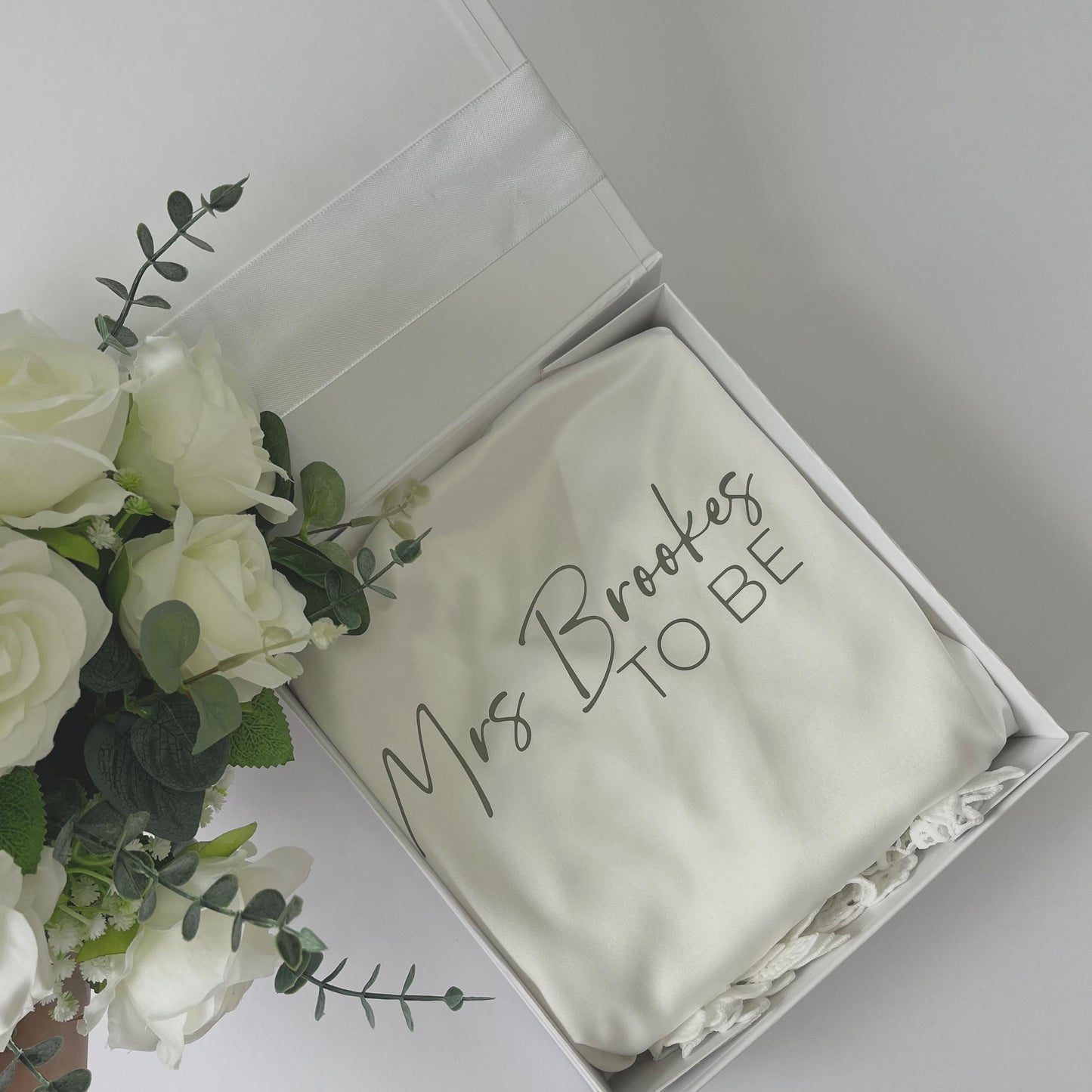 Personalised White Bridal Lace Robe with Luxury Gift Box